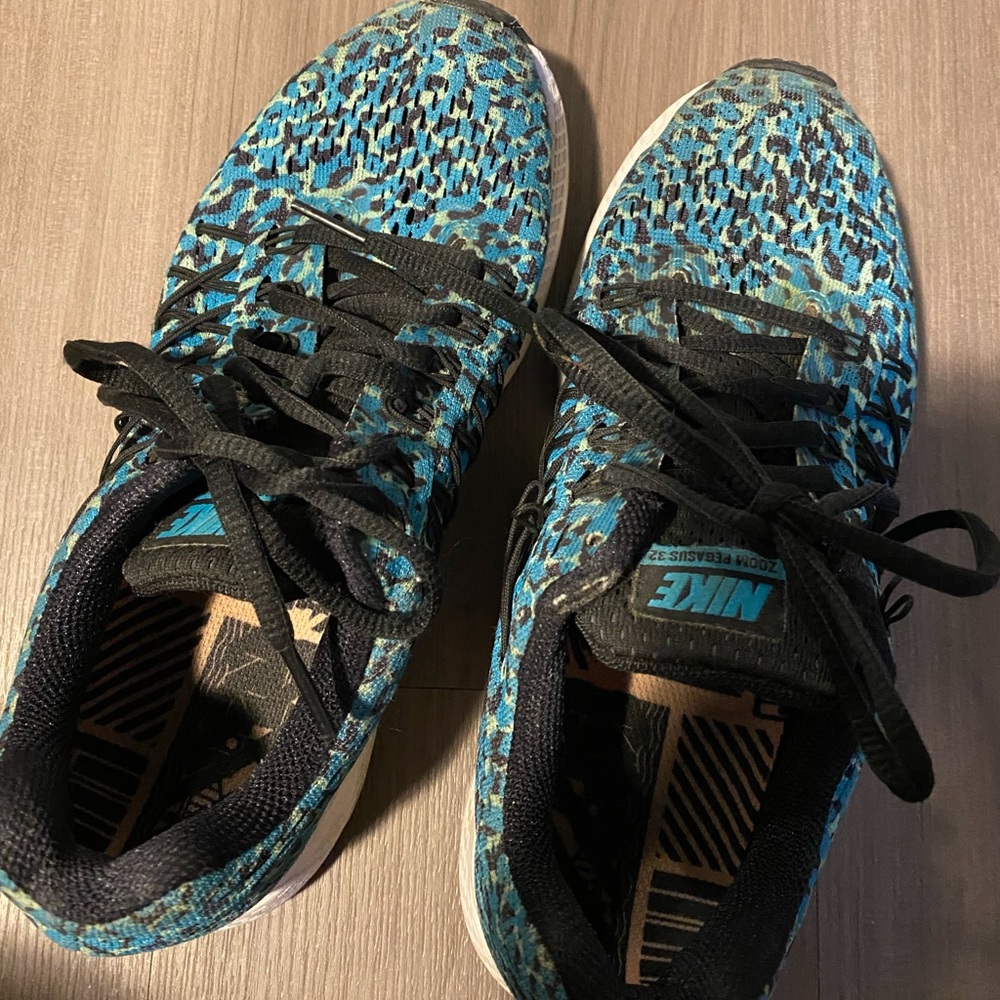 Nike Blue Cheetah 6.5 sneakers